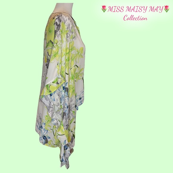 BCBG, Gorgeous flowy top with impeccably flirty lines and forgiveness, Size M/L - Picture 10 of 12